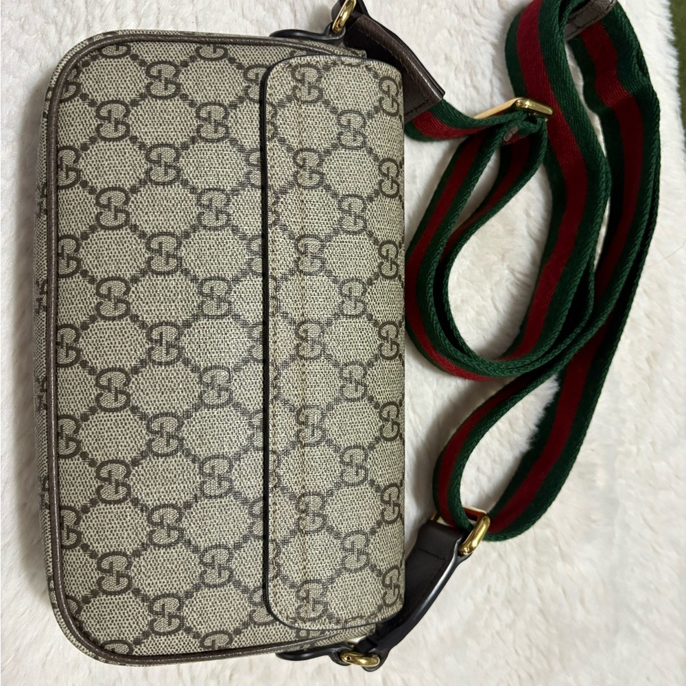 ~ Authentic~ Gucci Beige & Brown GG Supreme Crossbody with Green-Red Web Strap - Picture 2 of 9